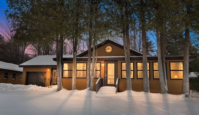 One Cozy Cottage: Summer Days & Starry Nights – Stay Close to the Fun!