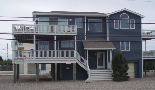 One House to beach- beach chairs & badges too!