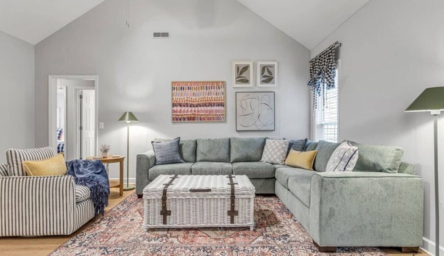 One-Level 3BR, Yard & Firepit