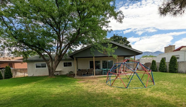 One Level convenient cozy Older home. Family friendly. Close to everything!