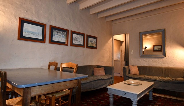 One-level gîte, enclosed terrace, communal pool, small families