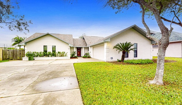 One-level home with huge back yard, adjacent nature trail, & screened patio