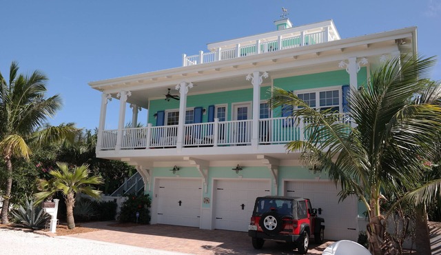 One Love Cottage - "Your very own private resort in beautiful Juno Beach"