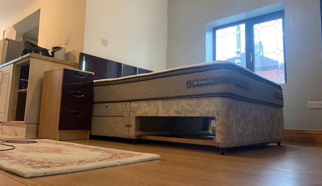 One Lovely Apartmt 1 Double & 2 Camp Beds