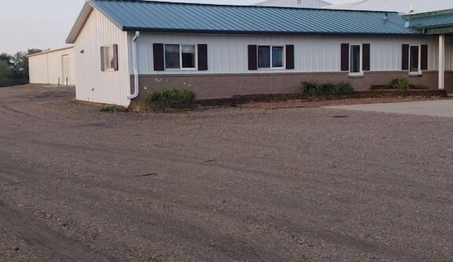 One Mile from Airport! 3 Bedroom Lodge Sleeps 5 to 7