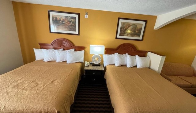 One mile to Hershey Park/Stadium/Giant Center/Zoo/Hospital attractions
