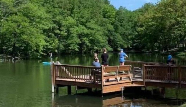 One minute to beach/fishing lake! Knotty but Nice-sleeps upto 6-Pet/Kid Friendly