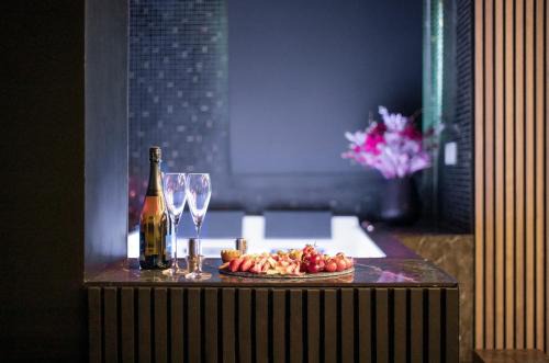 One Night Love Room Unique