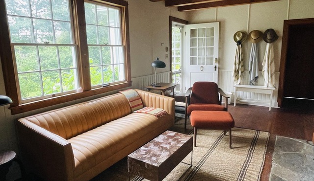 One of a kind Enchanting Cottage steps to Westfield Golf & Country Club