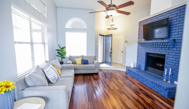 One of a kind 10 min from AT&T stadium! 3 BR 2 BA