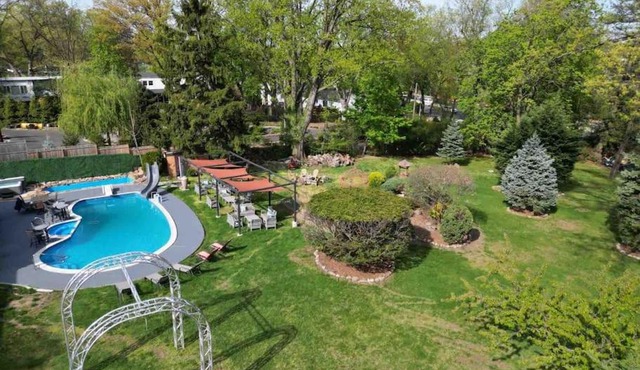 One of a kind 5-Bedroom villa with heated pool