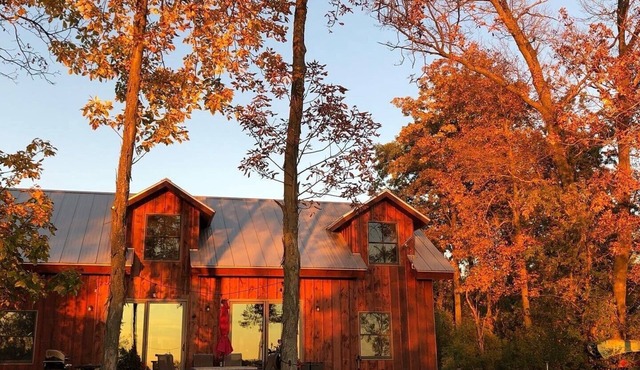 One of a Kind Barnhouse on Lake Mason near WI Dells