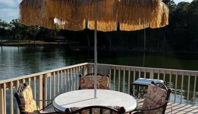 One of a kind cozy loft cottage with boat ramp and a magnificent view.