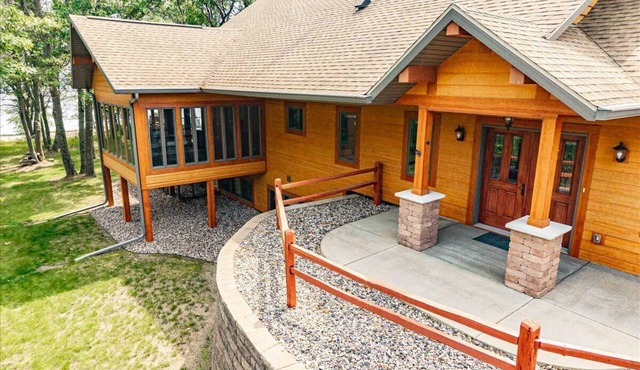 ONE OF A KIND FAMILY BEACH FRONT HOME ON LAKE PETENWELL - PET FRIENDLY