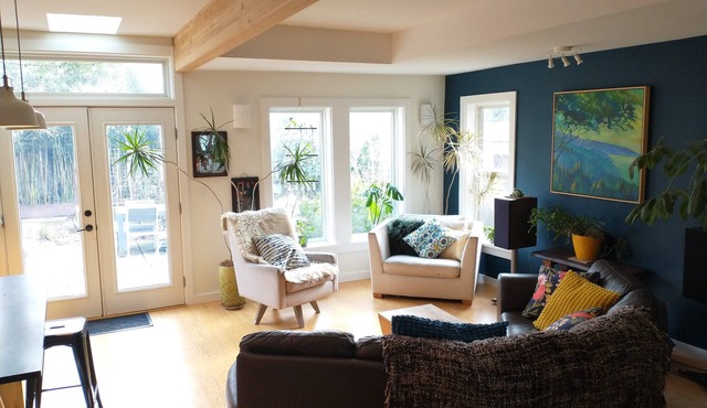 One of a Kind Garden Oasis + Detached Studio Apt