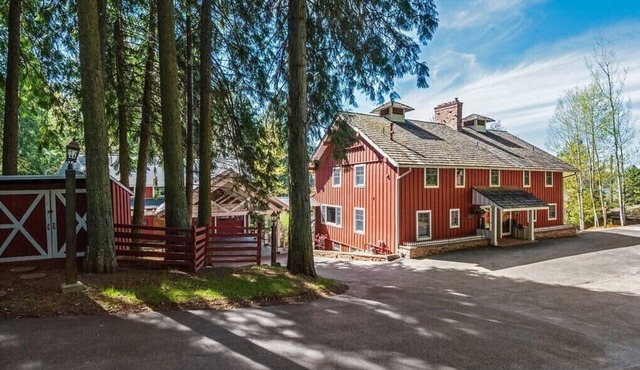 One of a kind gem- 2 rental units on 1.2 lakefront acres ideal for 2 families