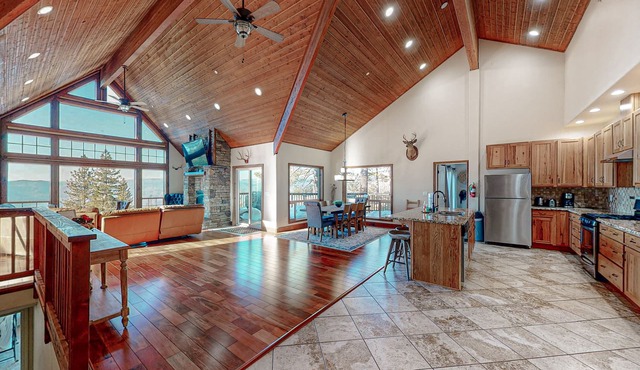 One-of-a-kind home with miles of mountain & Yosemite views & vaulted ceilings
