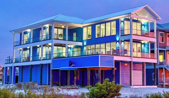 One of a kind home/Unique property! NEW! Soundfront BEACH, 2 POOLS, MOORING