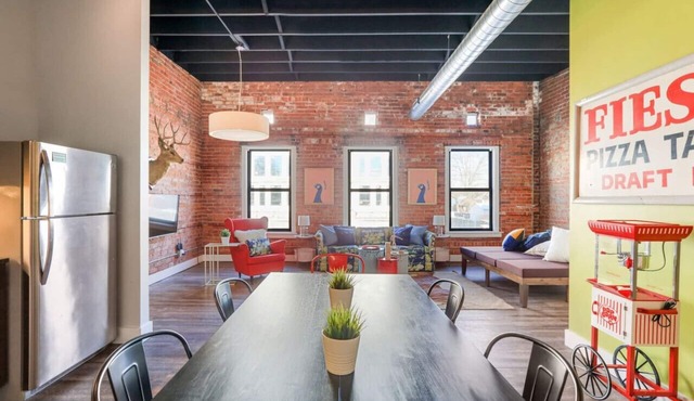 One Of A Kind Huge Loft Minutes From Downtown