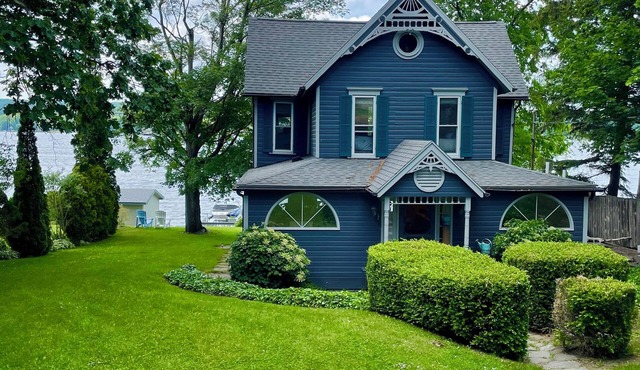 One of a Kind Lakeside House on Silver Lake!n5 bedroom, 1 1/2 Bathrooms