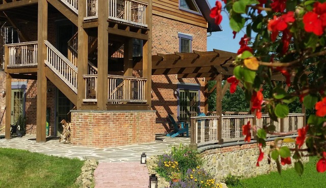 One-of-a-kind luxury lodge on 100-acre Appalachian farm