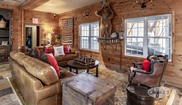 One-of-a-kind resort on Whitestone Lake - 14 bedrooms!