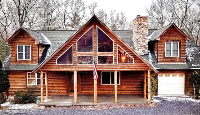 One of a Kind Rustic Log Cabin near Bryce Resort - Large Game Room - Fire Pit - Large Deck - BBQ