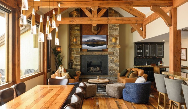 One-of-a-kind Ski-in/out Mountain Experience! Private HOT TUB!