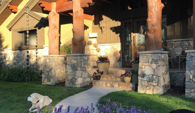 One of a kind ski chalet in Sandy minutes to Snowbird and Alta