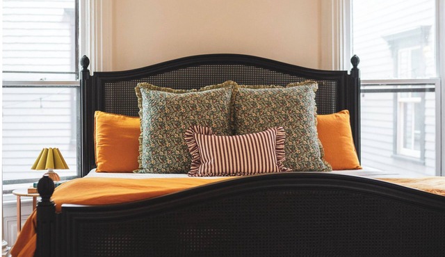 One-of-a-kind stay in 1856 mansion. Stunning! 10 min walk to downtown