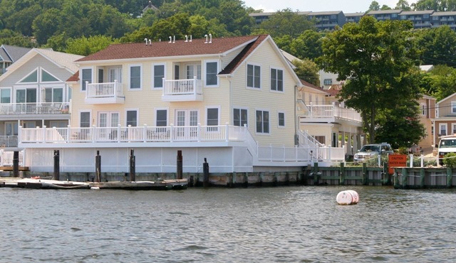 One of a kind unit, waterviews EVERYWHERE!