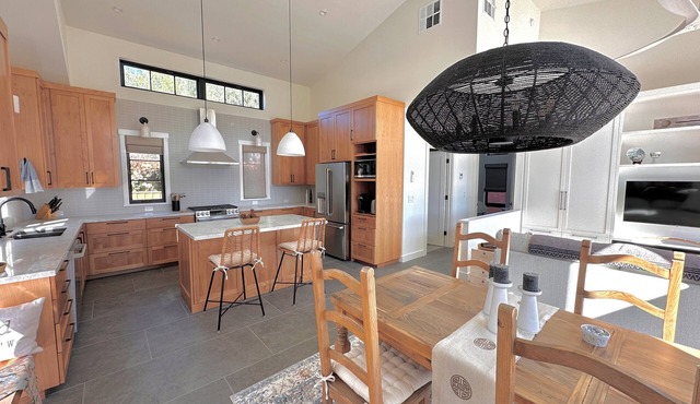 One-of-a kind wine country style in law unit, bright open sanctuary getaway