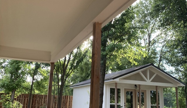 One of five modern bungalows- 1st Monday Trade Days, Music Festivals, East Texas