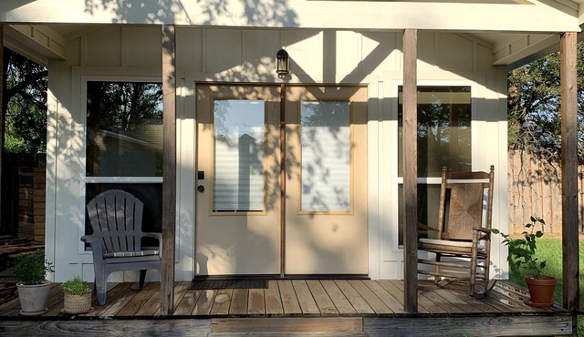 One of five modern bungalows~1st Monday Trade Days, Music, Festivals, East Texas
