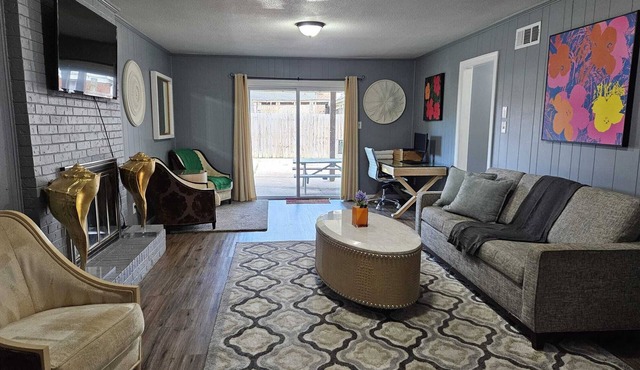 One of the Kind 10 BR, Estate Near Elvis Presley's Graceland, Sleeps Many.