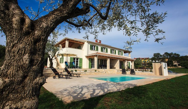 One of the most beautiful detached villas 3.5km from the sea in Porec