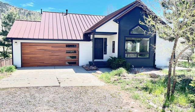 One of the nicest house rentals available in Lyons, Colorado