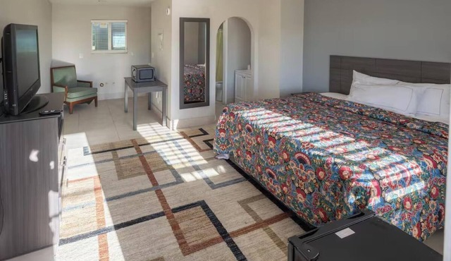 One Queen Deluxe Room Near Desert Botanical Gardens