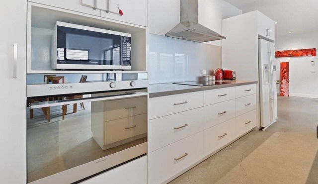 One Raven Perch I Geelong Townhouse near CBD