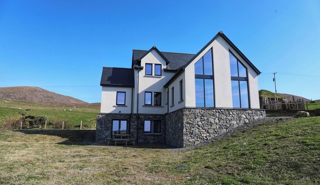 ONE SEA, pet friendly, luxury holiday cottage in Leverburgh