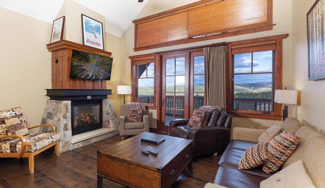 One Ski Hill Penthouse: Ski-in/Out, A/C, Swimming Pool, Bowling, Shuttle