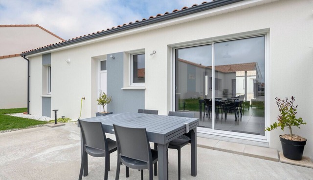 One-storey house for 7 people in Saint-Michel