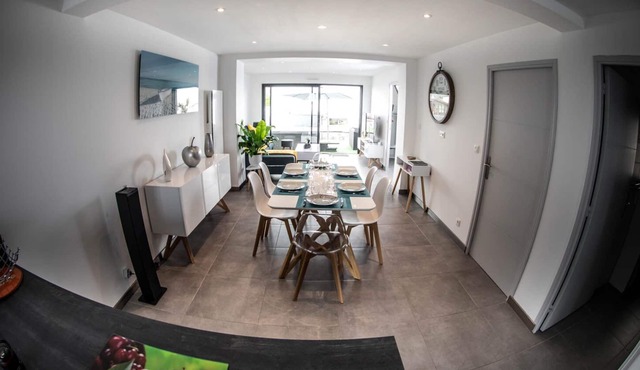 One-storey ocean villa with outdoor spa and sea view