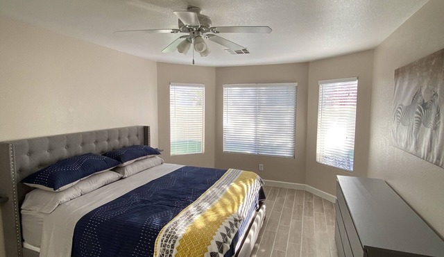 One story, 3bedrooms. 15 min from Strip. Quiet & and safe.