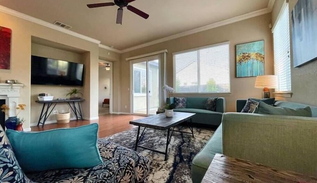 One Story, Pet & Family Friendly, Fireplace