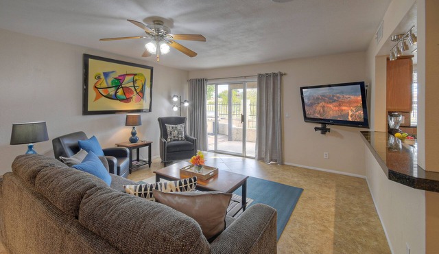 One Story "Rat Pack" Patio Home, Near GOLF & Trails, Heated Comm POOL/SPA, Walk to Dine & Shop