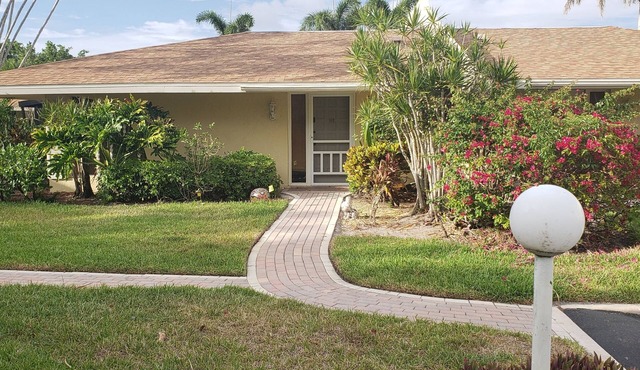 One-story Villa in Palm River Estates