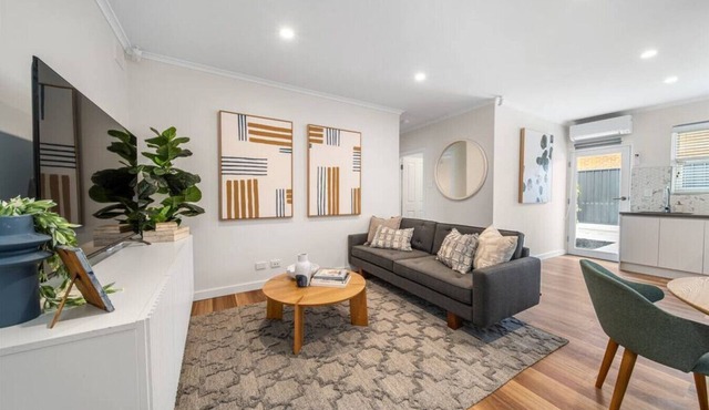 One Tea House—Contemporary Cityside Comfort