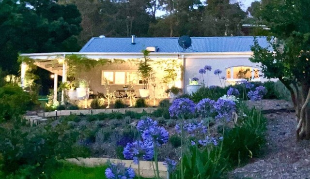 One Wee Cottage, central, private, romantic & dog friendly, truly magical !