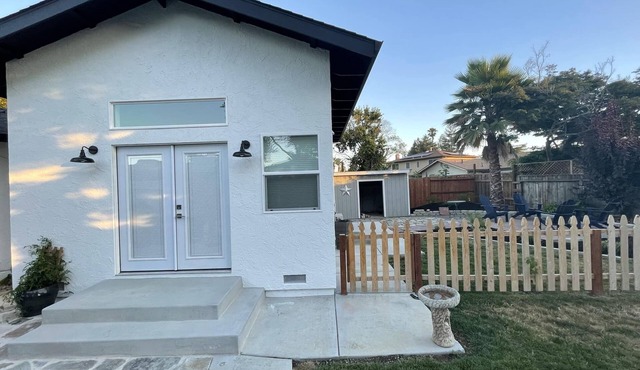 One year old guest house for rent in North Napa - 30 night minimum